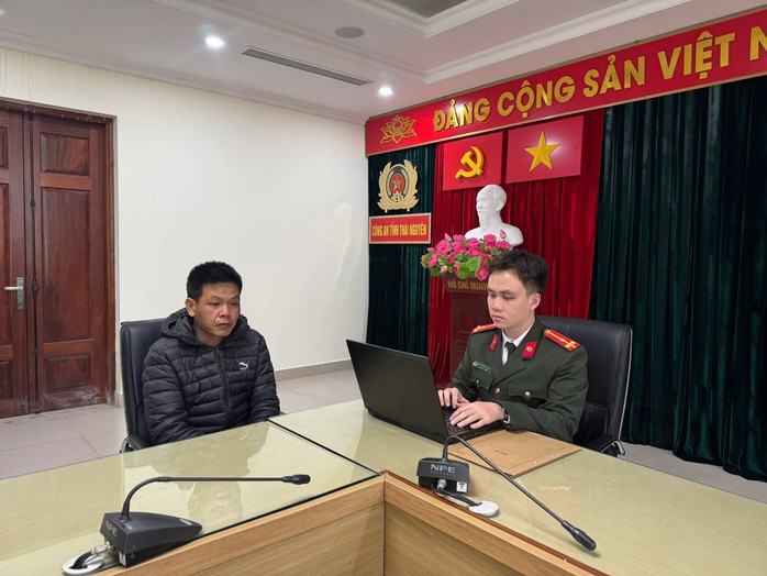 Giả danh k&ecirc;u gọi từ thiện, chiếm đoạt tiền ủng hộ lũ lụt - Ảnh 1.