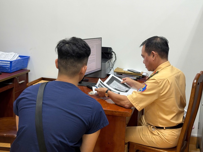 CSGT TPHCM vừa xử phạt "siêu anh hùng Marvel" - Ảnh 1.