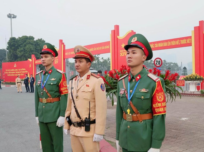 Diễn tập dẫn đo&agrave;n , xếp xe phục vụ Đại hội Đảng an to&agrave;n v&agrave; hiệu quả - Ảnh 3.