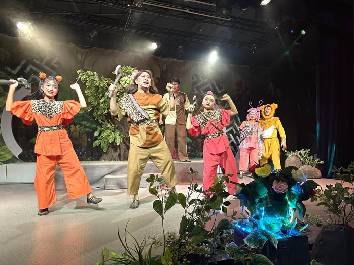 "N&aacute;o động rừng cổ t&iacute;ch", m&oacute;n qu&agrave; gieo hạt giống t&acirc;m hồn cho trẻ thơ tại "5B" - Ảnh 2.