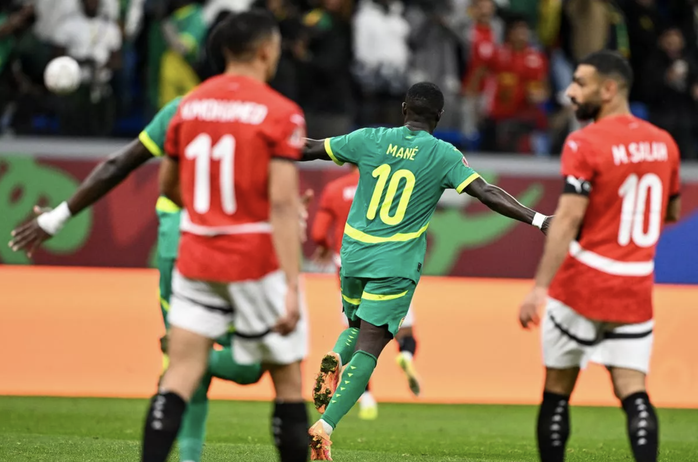 Man&eacute; lập c&ocirc;ng, Senegal hạ Ai Cập v&agrave;o chung kết AFCON - Ảnh 4.