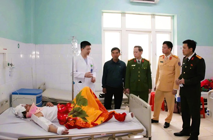 Nguy&ecirc;n nh&acirc;n xe kh&aacute;ch gặp nạn thảm khốc tr&ecirc;n cao tốc l&agrave;m 4 người chết - Ảnh 2.