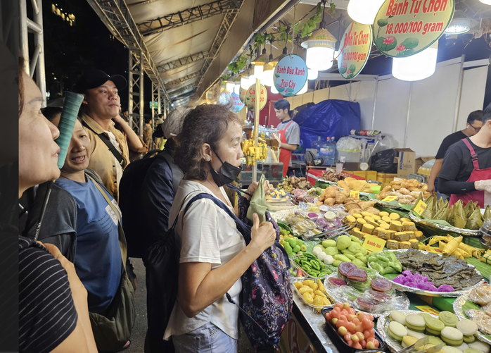 Hiệp hội Du lịch TPHCM kiểm so&aacute;t an to&agrave;n thực phẩm trong Lễ hội ẩm thực - Ảnh 2.