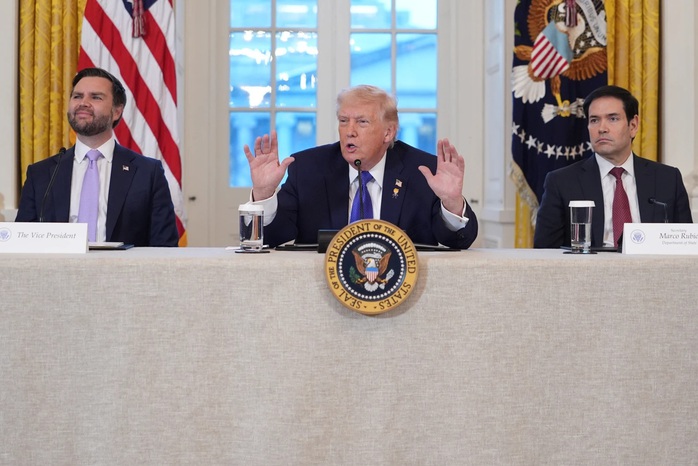 Tổng thống Donald Trump n&oacute;i NATO n&ecirc;n dẫn đầu để Mỹ c&oacute; được Greenland - Ảnh 1.