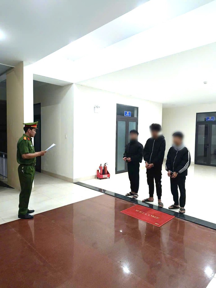 Ba thiếu ni&ecirc;n uy hiếp thiếu nữ tại Đ&agrave; Nẵng: Vụ việc chấn động - Ảnh 1.