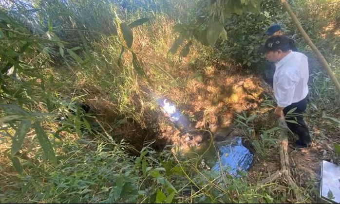 2 nhà máy chế biến tinh bột sắn xả thải trực tiếp ra sông - Ảnh 2.