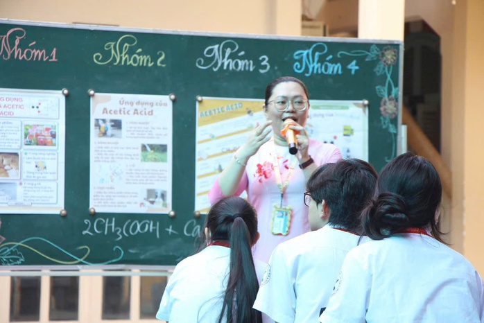 Lương gi&aacute;o vi&ecirc;n kh&ocirc;ng dễ "cao ngất ngưởng"! - Ảnh 1.