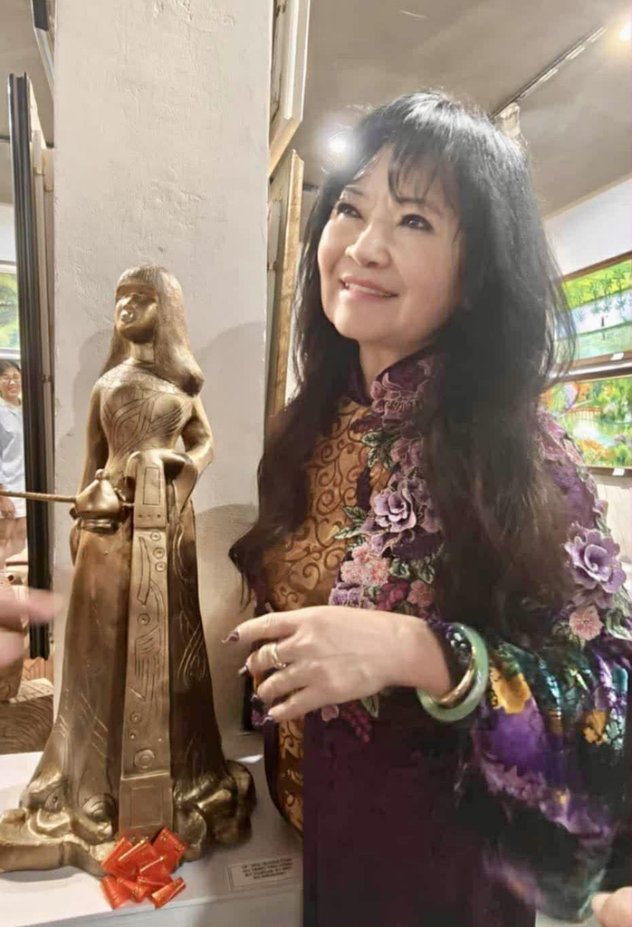 Nghệ sĩ Thanh L&ecirc; x&uacute;c động hội ngộ Nh&agrave; b&aacute;o Huỳnh Dũng Nh&acirc;n sau 40 năm xa c&aacute;ch - Ảnh 4.