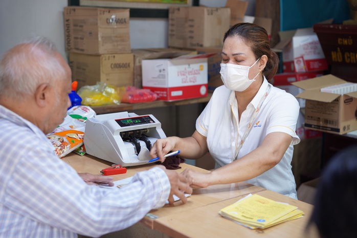 Hướng dẫn tặng qu&agrave; Tết cho người hưởng lương hưu, trợ cấp mất sức lao động - Ảnh 1.