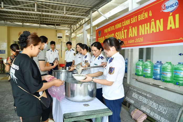 Cảnh s&aacute;t biển ở Ph&uacute; Quốc lan tỏa h&igrave;nh ảnh đẹp của &ldquo;Bộ đội Cụ Hồ&rdquo; - Ảnh 1.