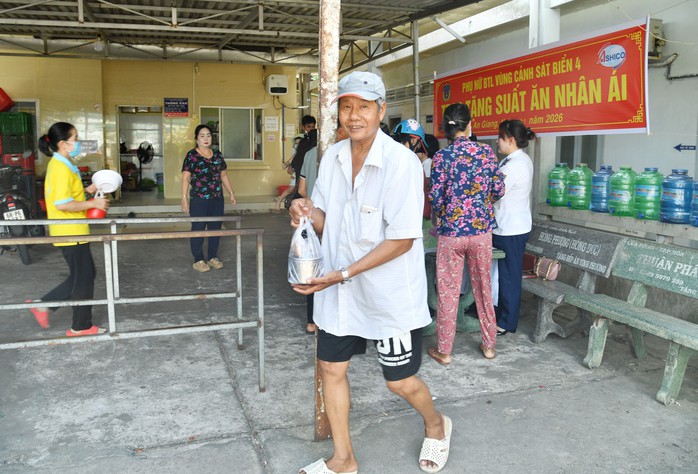 Cảnh s&aacute;t biển ở Ph&uacute; Quốc lan tỏa h&igrave;nh ảnh đẹp của &ldquo;Bộ đội Cụ Hồ&rdquo; - Ảnh 2.