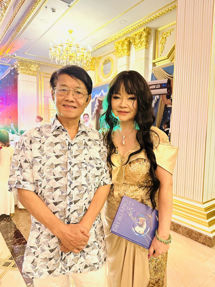 Nghệ sĩ Thanh L&ecirc; x&uacute;c động hội ngộ Nh&agrave; b&aacute;o Huỳnh Dũng Nh&acirc;n sau 40 năm xa c&aacute;ch - Ảnh 1.