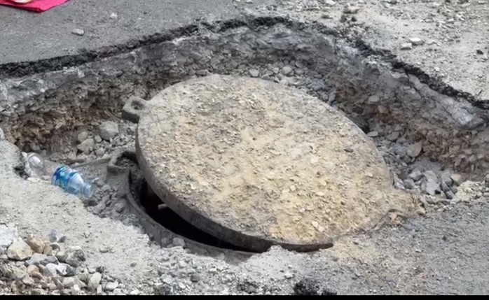 Thương t&acirc;m: Hai người tử vong dưới hố ga tại phường Ph&uacute; Mỹ , TPHCM - Ảnh 1.