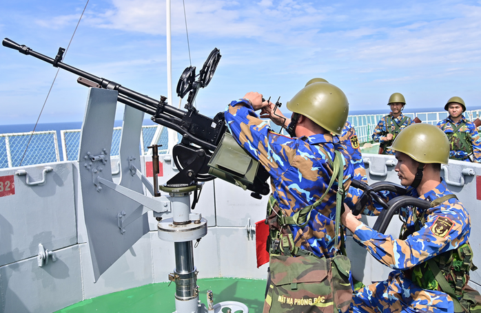 Giữa tr&ugrave;ng khơi, nh&agrave; gi&agrave;n DK1 hướng về Đại hội XIV của Đảng - Ảnh 3.