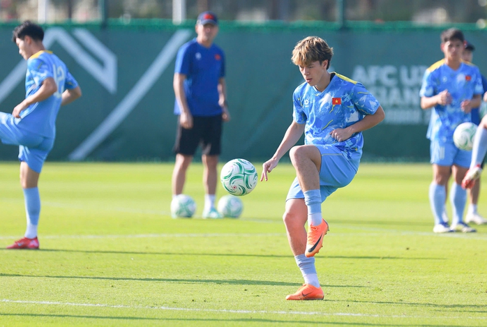 HLV Kim Sang-sik n&oacute;i g&igrave; trước trận chạm tr&aacute;n U23 UAE? - Ảnh 3.