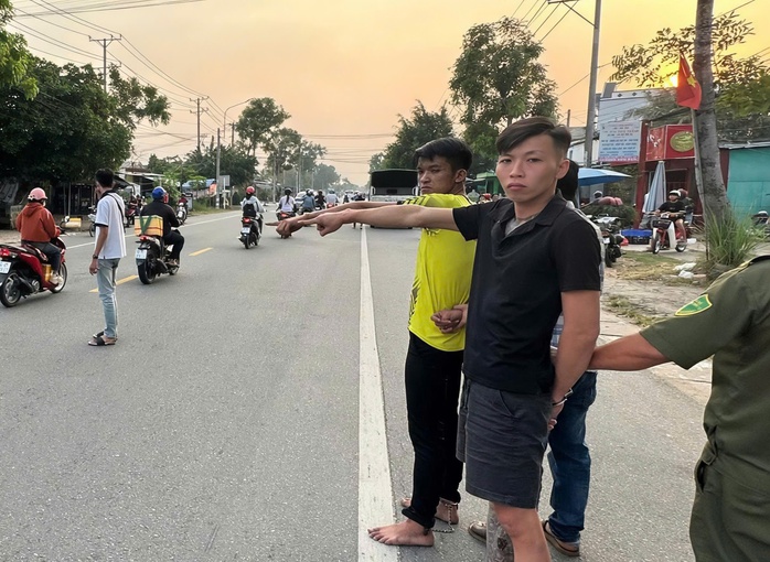 Bắt giữ 2 đối tượng cướp giật l&agrave;m 1 người tử vong tr&ecirc;n đường từ miền T&acirc;y về TPHCM - Ảnh 2.