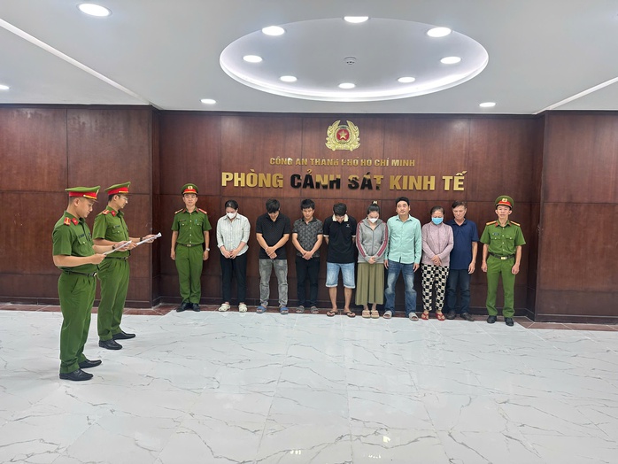 C&ocirc;ng an TPHCM triển khai nhiều mũi trinh s&aacute;t, bắt nhiều gi&aacute;m đốc - Ảnh 4.