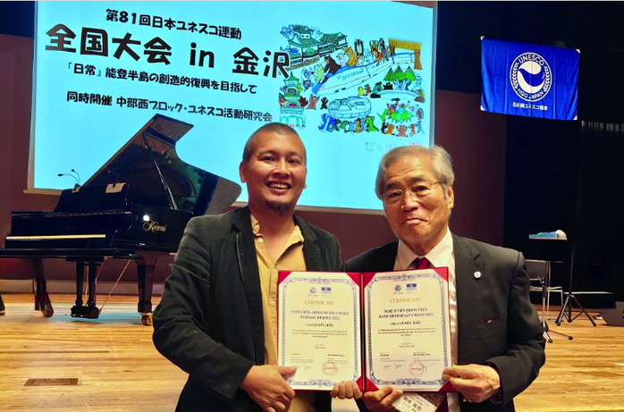 Hoạ sĩ L&ecirc; Hữu Hiếu chia sẻ vinh dự được nhận Bằng khen của TPHCM - Ảnh 4.