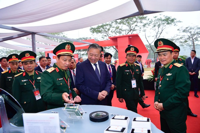 Tổng B&iacute; thư, Thủ tướng dự lễ khởi c&ocirc;ng nh&agrave; m&aacute;y chế tạo chip b&aacute;n dẫn đầu ti&ecirc;n tại Việt Nam - Ảnh 2.