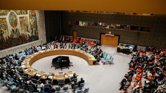 Mỹ đặt &ldquo;mọi phương &aacute;n l&ecirc;n b&agrave;n&rdquo;, Iran cảnh b&aacute;o "đ&aacute;p trả gắt" - Ảnh 1.