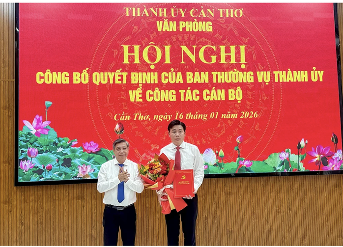 Nguy&ecirc;n Thư k&yacute; B&iacute; thư tỉnh ủy Hậu Giang l&agrave;m Ph&oacute; Ch&aacute;nh Văn ph&ograve;ng th&agrave;nh ủy Cần Thơ - Ảnh 1.