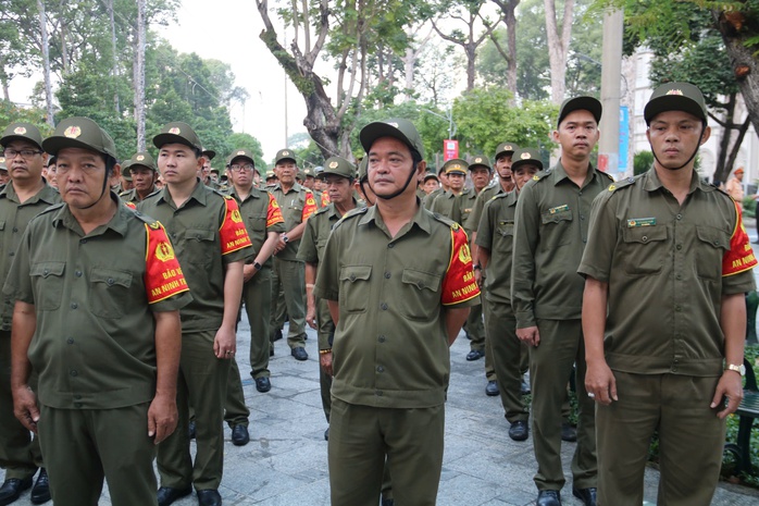 TPHCM ra qu&acirc;n mạnh tay, quyết dẹp &ldquo;xe d&ugrave;, bến c&oacute;c&rdquo; - Ảnh 5.