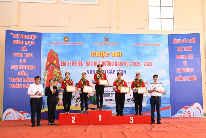Lan tỏa t&igrave;nh y&ecirc;u biển, đảo - Ảnh 1.