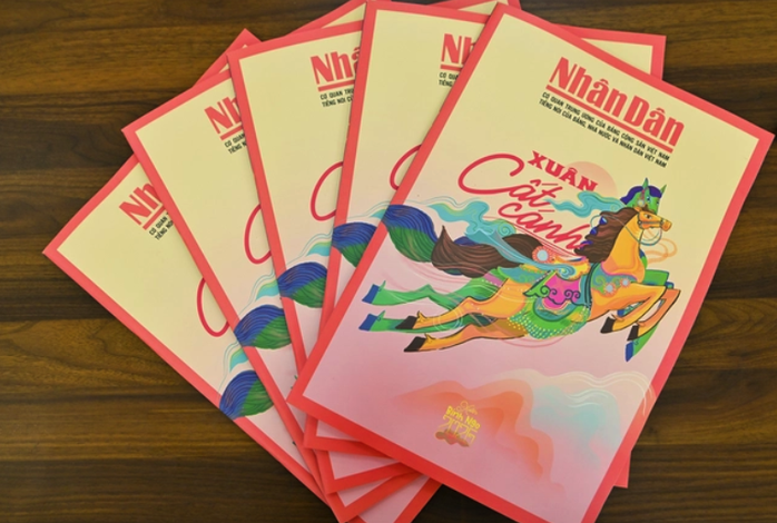 Trao tặng b&aacute;o Xu&acirc;n Nh&acirc;n D&acirc;n tới c&aacute;n bộ, chiến sĩ v&agrave; nh&acirc;n d&acirc;n Trường Sa - Ảnh 3.