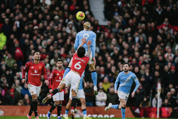 Quật ng&atilde; Man City trận derby, Man United tặng qu&agrave; thầy mới Michael Carrick - Ảnh 4.