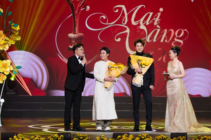 Vũ Mạnh Cường đắt s&ocirc; dẫn lễ trao giải - Ảnh 2.