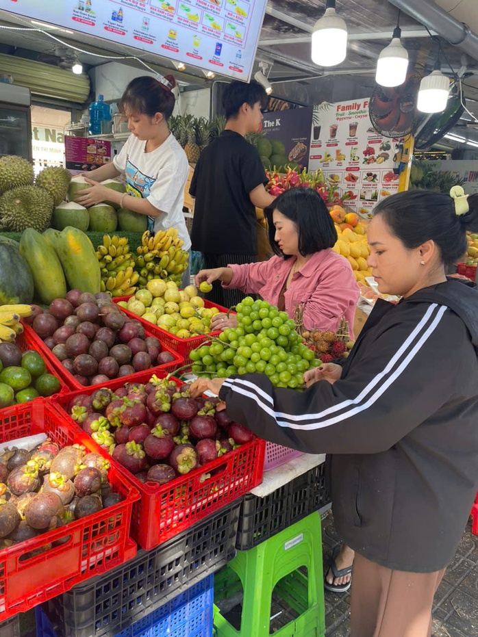 Vụ x&ocirc; x&aacute;t gần trụ sở UBND tỉnh Kh&aacute;nh H&ograve;a: Chủ đầu tư quản l&yacute; ki-ốt bất ngờ k&ecirc;u cứu - Ảnh 1.