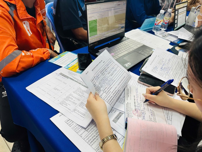 Biết đọc, biết viết cũng c&oacute; việc lương chục triệu ở TPHCM - Ảnh 8.