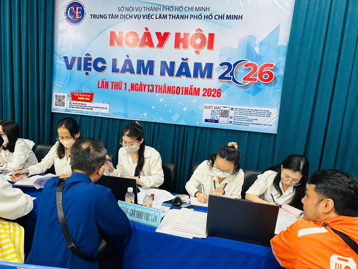 Biết đọc, biết viết cũng c&oacute; việc lương chục triệu ở TPHCM - Ảnh 1.