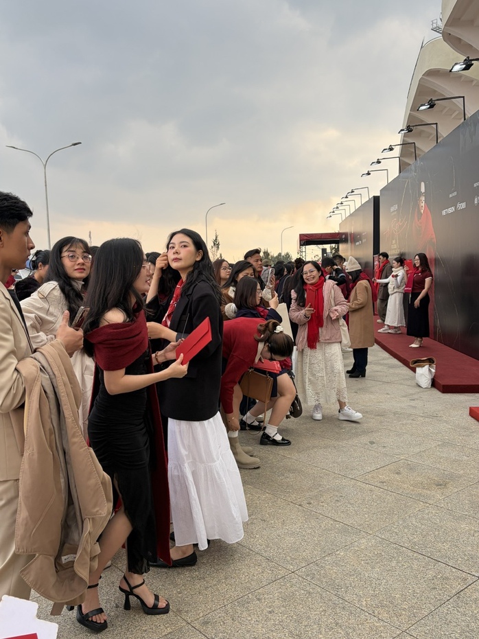 Người Đ&agrave; Lạt bất ngờ với sức h&uacute;t của H&agrave; Anh Tuấn  - Ảnh 3.