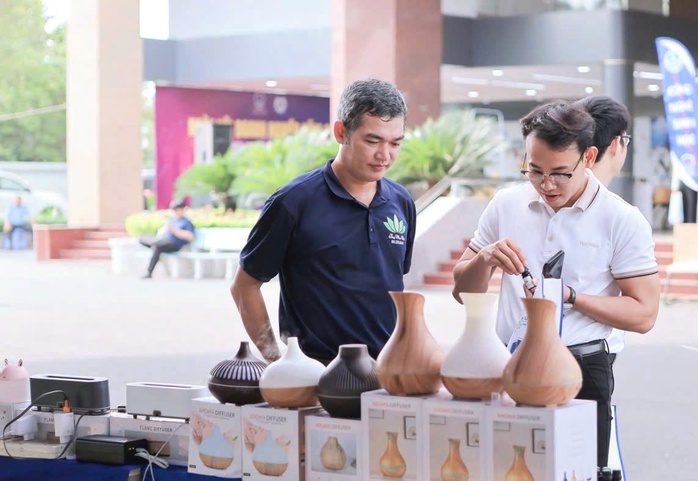 B&aacute;n h&agrave;ng hội chợ Tết, ưu ti&ecirc;n g&igrave;? - Ảnh 1.