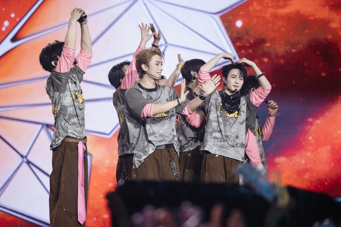 Nhóm nhạc UPRIZE chính thức ra mắt thị trường giải trí Việt với 7 thành viên - Ảnh 5. Nhóm nhạc UPRIZE chính thức ra mắt thị trường giải trí Việt với 7 thành viên - Ảnh 4.