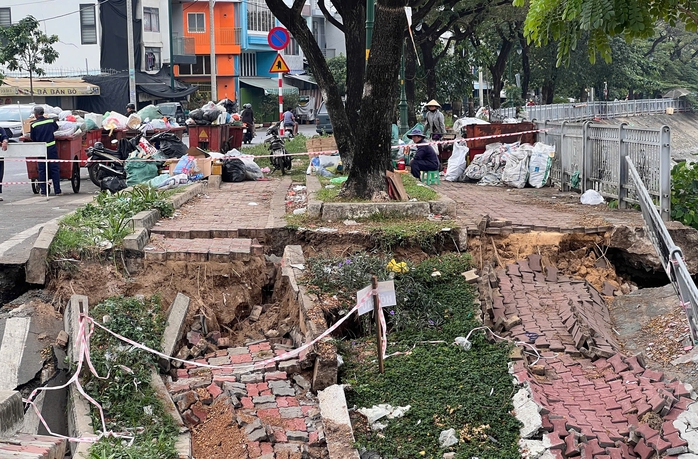 Sạt lở bờ k&ecirc;nh TPHCM g&acirc;y hố s&acirc;u nguy hiểm , nguy&ecirc;n nh&acirc;n đang được điều tra - Ảnh 4.
