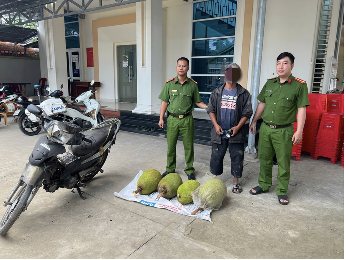 C&ocirc;ng an Vĩnh Long Truy đuổi đối tượng trộm m&iacute;t Trong đ&ecirc;m - Ảnh 1.