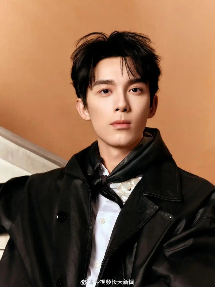 "Em trai quốc d&acirc;n" Ng&ocirc; Lỗi kiện sau khi bị hot girl b&oacute;c phốt - Ảnh 1.