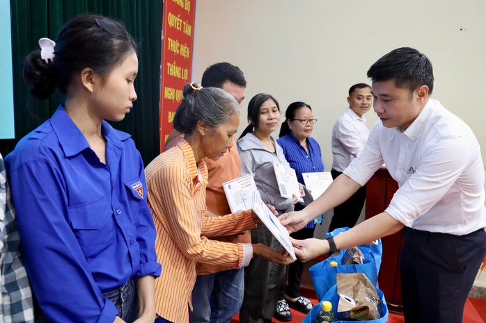 TPHCM triển khai cấp thẻ BHYT cho 7 nh&oacute;m được miễn ph&iacute; 100% - Ảnh 2.