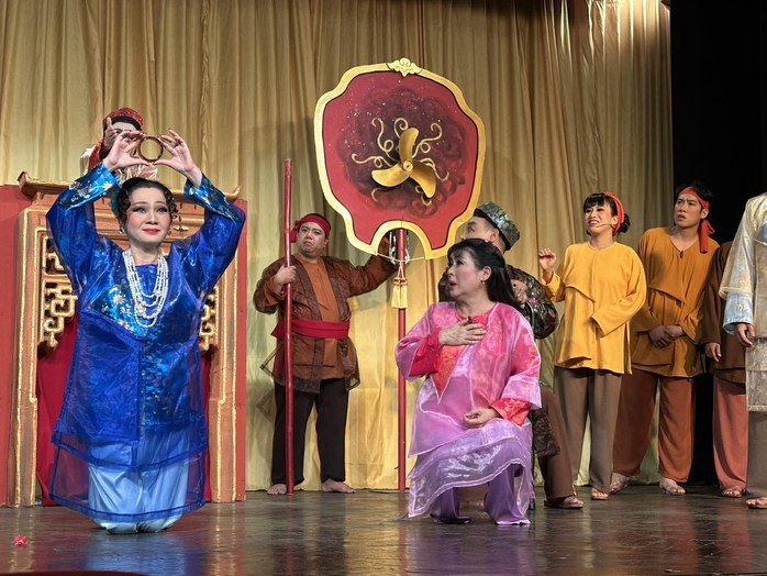 Đ&igrave;nh To&agrave;n, Quốc Thịnh, Trịnh Minh Dũng quậy tưng bừng ở "L&agrave;ng v&ocirc; tặc" của đạo diễn Thanh Thủy - Ảnh 2.