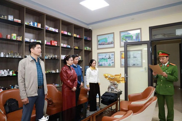 Khởi tố Tổng gi&aacute;m đốc 1 c&ocirc;ng ty sản xuất thực phẩm chức năng giả quy m&ocirc; ng&agrave;n tỉ đồng - Ảnh 2.