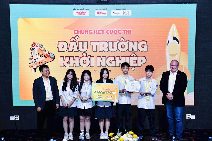 Học sinh H&agrave; Nội gi&agrave;nh ng&ocirc;i qu&aacute;n qu&acirc;n "Đấu trường khởi nghiệp" - Ảnh 1.