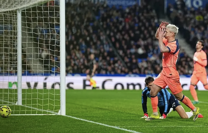 Barcelona thua cay đắng ở San Sebastian, n&oacute;ng cuộc đua La Liga - Ảnh 3.