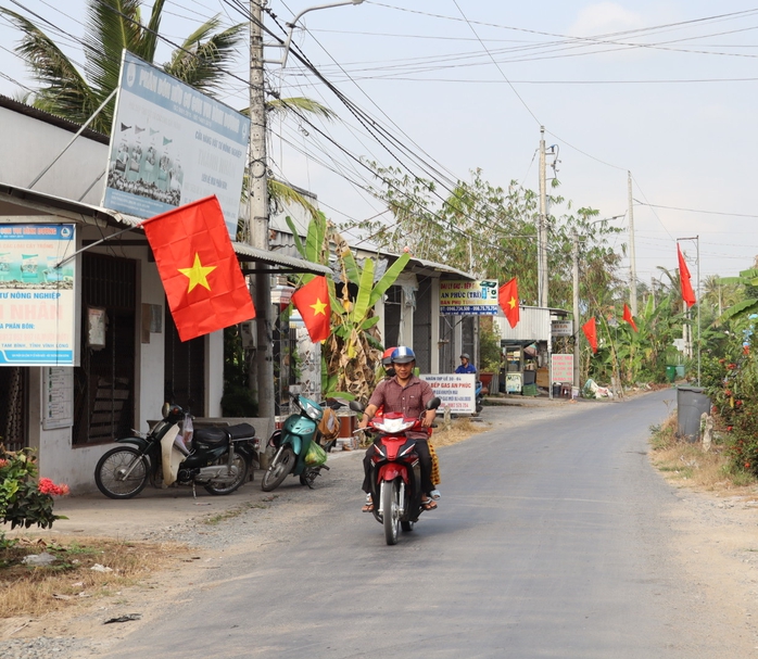 Kh&aacute;nh th&agrave;nh 2 c&ocirc;ng tr&igrave;nh "Đường cờ Tổ quốc" tại Vĩnh Long ch&agrave;o mừng Đại hội XIV của Đảng - Ảnh 8.