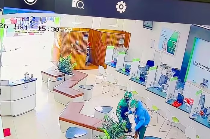 C&ocirc;ng an Gia Lai th&ocirc;ng tin ban đầu về vụ cướp ng&acirc;n h&agrave;ng tại phường Hội Ph&uacute; - Ảnh 1.