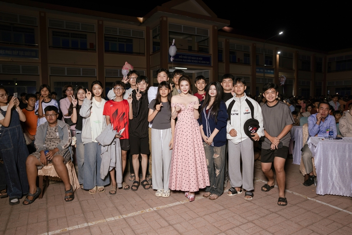 L&yacute; Nh&atilde; Kỳ mời d&agrave;n nghệ sĩ đếm ngược đ&oacute;n năm mới  - Ảnh 3.