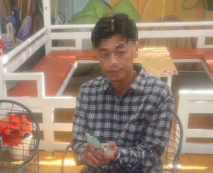 Bắt quả tang g&atilde; đ&agrave;n &ocirc;ng tống tiền bạn g&aacute;i bằng ảnh n&oacute;ng ở Đồng Nai - Ảnh 1.