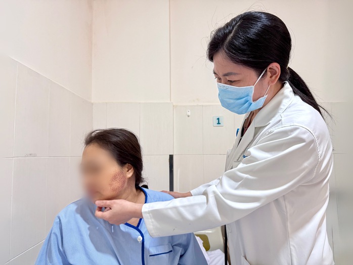 Người phụ nữ ở Vĩnh Long nhập viện cấp cứu sau khi ch&iacute;ch lể, gi&aacute;c hơi - Ảnh 3.