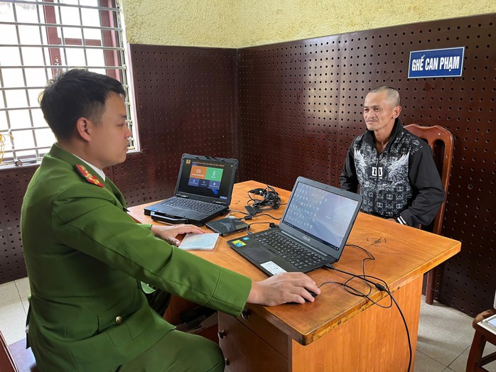 Người đ&agrave;n &ocirc;ng c&oacute; 4 tiền &aacute;n bị bắt v&igrave; trộm cắp h&ograve;m c&ocirc;ng đức tại Quảng Ninh - Ảnh 1.